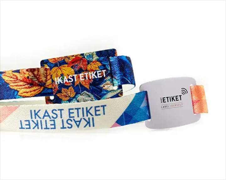 Kestävästi valmistetut rannekkeet RFID-sirulla.